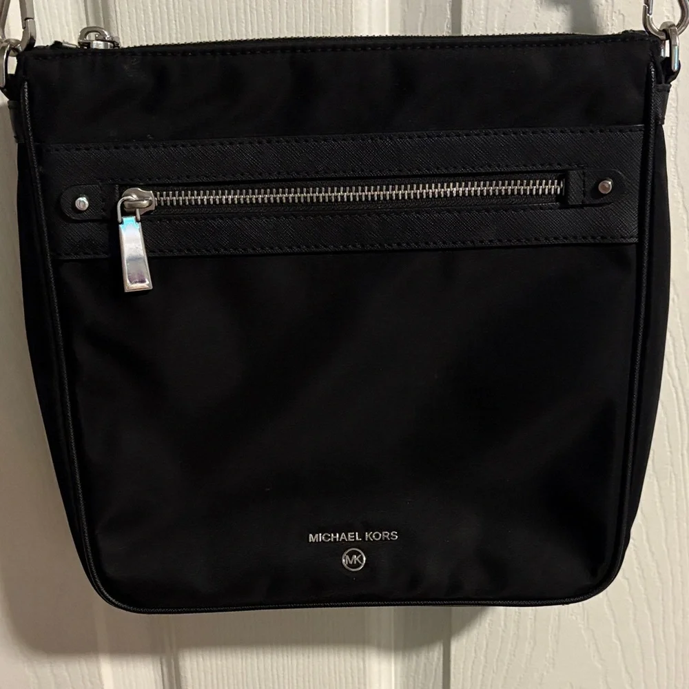 Michael Kors Jet Set Black Crossbody Bag - Picture 2 of 4